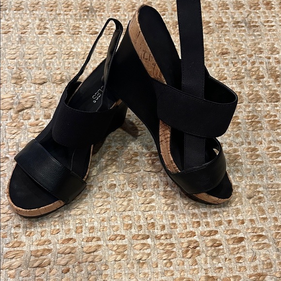 Aerosoles Elegant Black Wedge Sandals - Picture 1 of 8